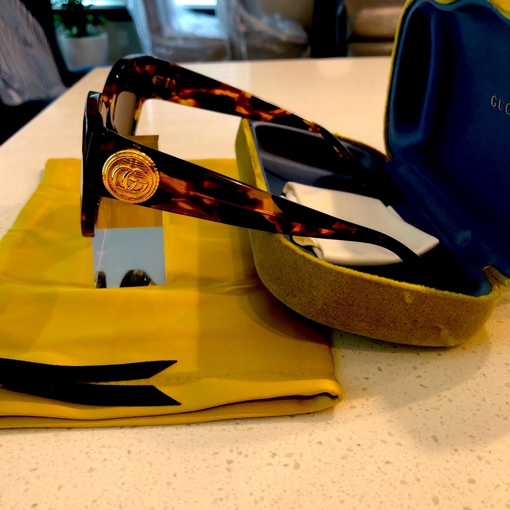 Gucci Tortoiseshell Glasses with Gold Accent